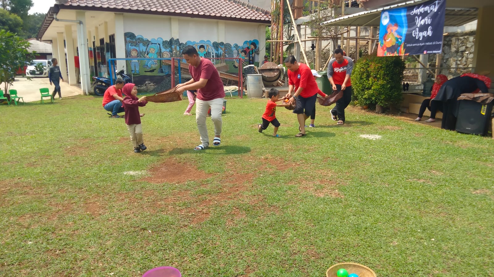 Lomba Memindahkan Bola